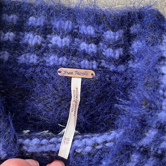 🧡 Free People Fair Isle Cropped Boxy Sweater Side Slit Size XS Blue Wool Blend - Picture 6 of 9
